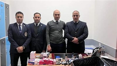 مطار القاهرة يواصل كشف حيل المهربين..ضبط مخدرات داخل حلوى.. وإحباط تهريب 2745 فيب بحوزة راكب آخر 