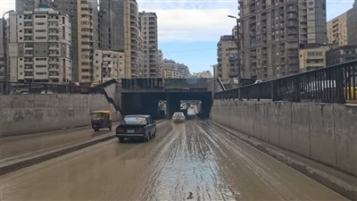 10 صور ترصد الأمطار وموجة الطقس السيء في الإسكندرية 