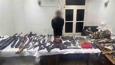 حبس بائع في ورشة ضبطت بحوزته كميات من الأسلحة النارية