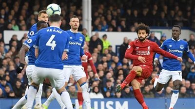 الدوري الإنجليزي، تعادل سلبي بين ليفربول وإيفرتون في الشوط الأول وحالة طرد