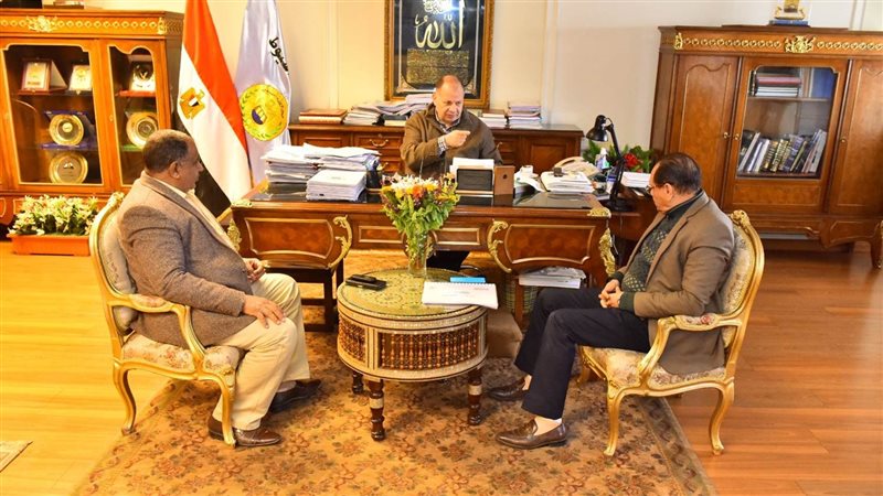 اجتماع محافظ أسيوط،