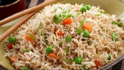 طريقة عمل الأرز المقلي على الطريقة الصينية من الشيف آية حسني 