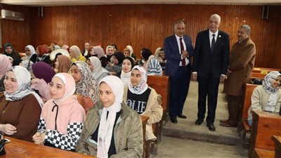 رئيس جامعة المنوفية يتابع انتظام العملية التعليمية بالفصل الدراسي الثاني