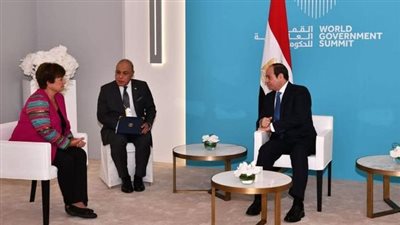 هنا دبي.. السيسي يشارك فى جلستي 