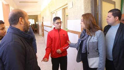 محافظ دمياط تزور مدارس كفر سعد وتحيل 2 من العاملين للتحقيق 