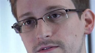 سنودن يسخر من المخلوقات الفضائية الأمريكية ويكشف السر الحقيقي لإثارتها