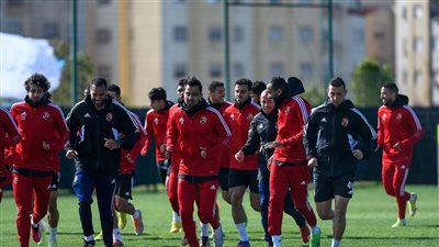 الأزمات تحاصر الأهلي قبل موقعة الهلال بدوري أبطال أفريقيا.. وكولر يبحث عن حلول للغيابات