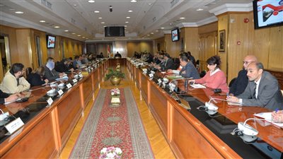 محافظ أسيوط: تقديم التراخيص لـ316 نشاطا تجاريا بـ16 مركزا تكنولوجيا 