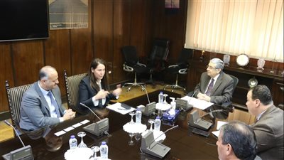 وزير الكهرباء وبريتش بتروليم البريطانية يبحثان سبل زيادة فرص الاستثمار