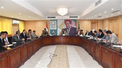 محافظ الفيوم يبحث سبل تنمية الثروة الحيوانية 