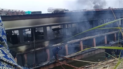 حريق مركب بالبدرشين بدون إصابات (صور)