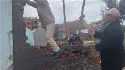 إزالة مباني مخالفة فى مقابر ميت حمل مركز بلبيس بالشرقية 