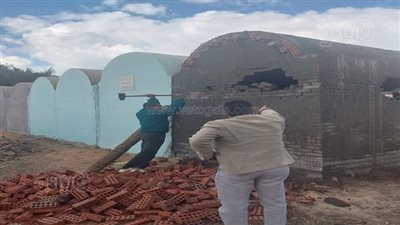 إحباط بناء مقابر مخالفة خلال حملة لإزالة التعديات بالشرقية (صور)