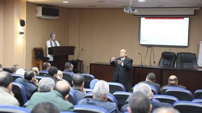 رئيس مياه الإسكندرية والقطاع التجارى يناقشان سبل تطوير خدمة العملاء