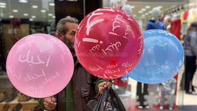 توافد المصريين على الشوارع والحدائق للاحتفال بعيد الحب (صور)