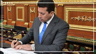نيران النواب تطول وزير الشباب والرياضة فى البرلمان (إنفوجراف)