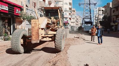 متابعة أعمال الرصف والمواقف فى ديرب نجم بالشرقية