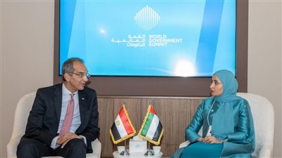 طلعت يبحث ووزيرة التطوير الحكومي الإماراتية تعزيز التعاون في الاتصالات والتحول الرقمي