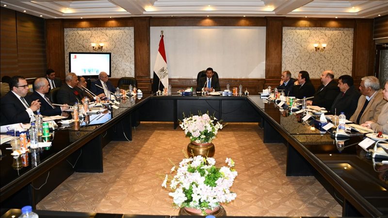 أشرف صبحي يترأس اجتماع