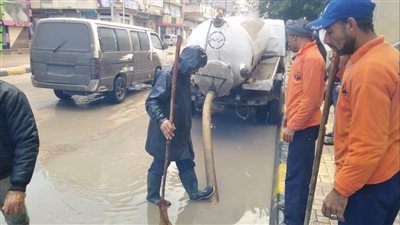 صرف الإسكندرية تواصل التعامل مع مياه الأمطار واستمرار حالة الطوارئ 