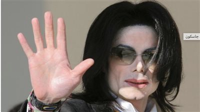 رغم وفاته.. هدايا عيد الحب تملأ قبر مايكل جاكسون