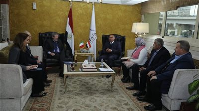وزير النقل يبحث إحياء خط الرورو بين مصر وإيطاليا