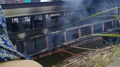 النيابة تنتدب المعمل الجنائي لبيان سبب حريق شب في مركب نيلي بالبدرشين (صور)