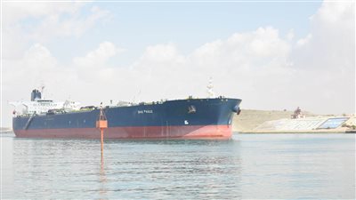 عبور 93 سفينة من قناة السويس بإجمالي حمولات 4.4 مليون طن