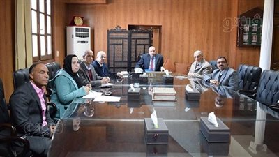 رئيس جامعة بني سويف يرأس اجتماع اللجنة العليا للوافدين