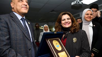  وزيرة الهجرة تستهل زيارتها لأسوان بمستشفيات جامعة أسوان في حضور السفير الكويتي (صور)