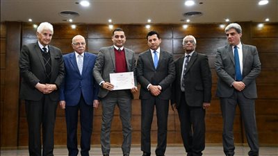 وزير الشباب والرياضة يشهد حفل تخريج الدفعة الأولى من المعدين النفسيين