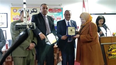 وكيل تعليم الدقهلية يكرم المتميزين فى الأنشطة الثقافية بمدرسة العروبة