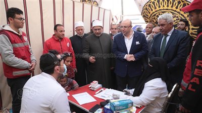 محافظ بني سويف ورئيس جامعة الأزهر يتفقدان قافلة تنموية شاملة بالحرجة