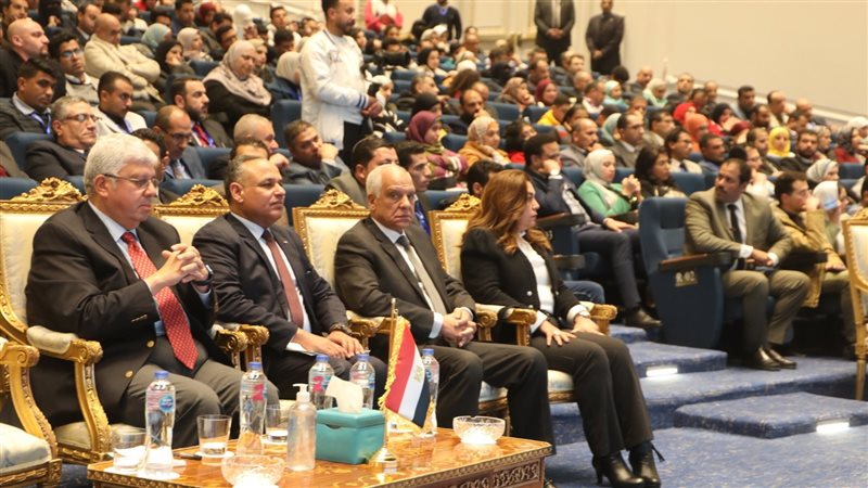 محافظ الجيزة في مؤتمر