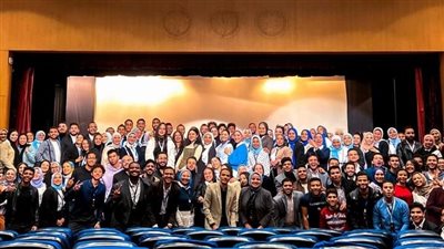 تجارة القاهرة تقدم دورات تدريبية مجانية للطلبة من خلال فريق 