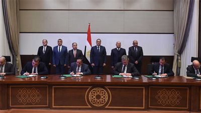 رئيس الوزراء يشهد التوقيع على 3 اتفاقيات لتصنيع السيارات