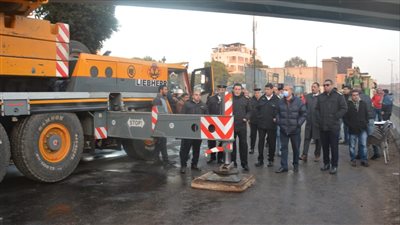  جهود مكثفة لضبط السيارة المتسببة في سقوط كوبري مشاة الثلاجة بالطريق الزراعي