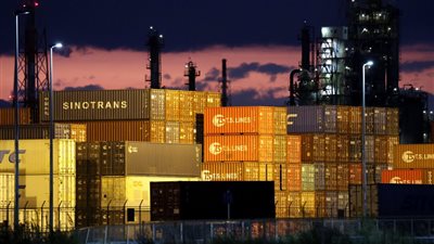 أزمة يابانية تقود إلى العجز التجاري في البلاد لمستوى قياسي في يناير 