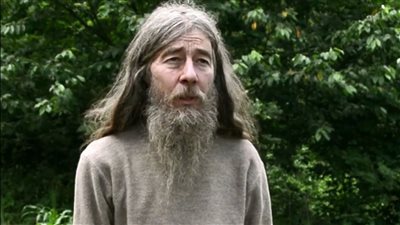 ألماني يعيش وحيدا في الغابة منذ 32 عاما