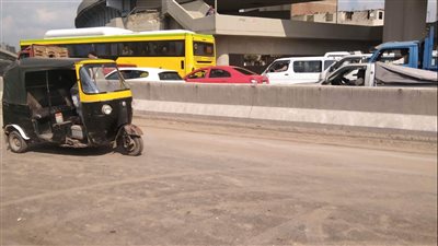 فتح الطريق الزراعي بالقليوبية بعد رفع آثار حادث انهيار كوبري المشاة