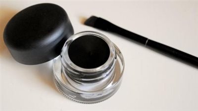 تفسير رؤية الكحل في المنام وعلاقته بالتخلص من المشكلات وتحسن الوضع المادي 