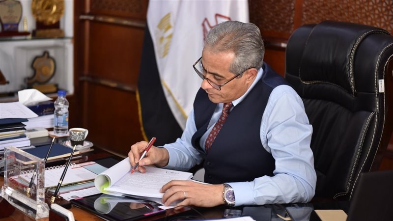 حسن شحاتة وزير القوى