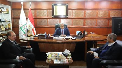 وزير القوى العاملة يلتقي وفدًا من الاتحاد العام للغرف التجارية