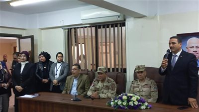 القوى العاملة تتلقى تقريرا من القوى العاملة ببورسعيد بشأن ملتقى التوظيف