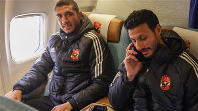 لقطات لبعثة الأهلي من داخل الطائرة المتوجهة إلى السودان (صور) 