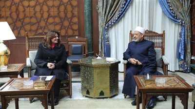 شيخ الأزهر يستقبل وزيرة الهجرة ووفد مؤسسة بيت العبادة الأمريكية