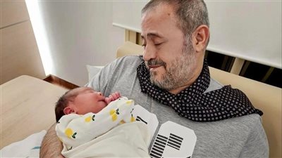 جورج وسوف يستقبل حفيدته الأولى 