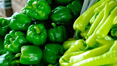 أسعار الخضراوات اليوم، 10 جنيهات أعلى سعر لكيلو الفلفل الرومي في سوق العبور