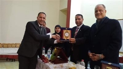 وكيل تعليم الإسماعيلية يكرم توجية المجال الصناعي ( صور) 