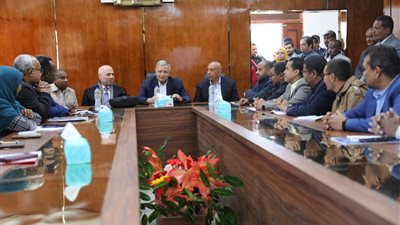 رئيس القابضة للمياه يوجه بتبسيط إجراءات تقديم الخدمات لمواطني أسوان 